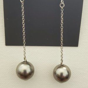 SILVER TONE LINEAR PEARL BEAD EARRINGS